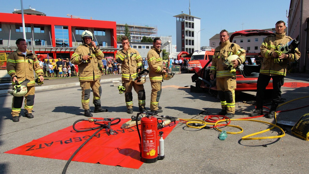O Fotomagazin /  Tag der offenen Tr 2015 der Berufsfeuerwehr Linz